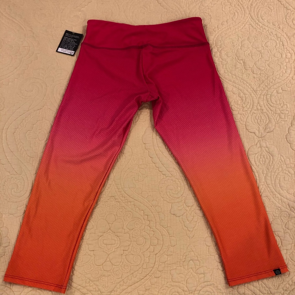 NWT! Onzie Ombré Capri Leggings size small/medium